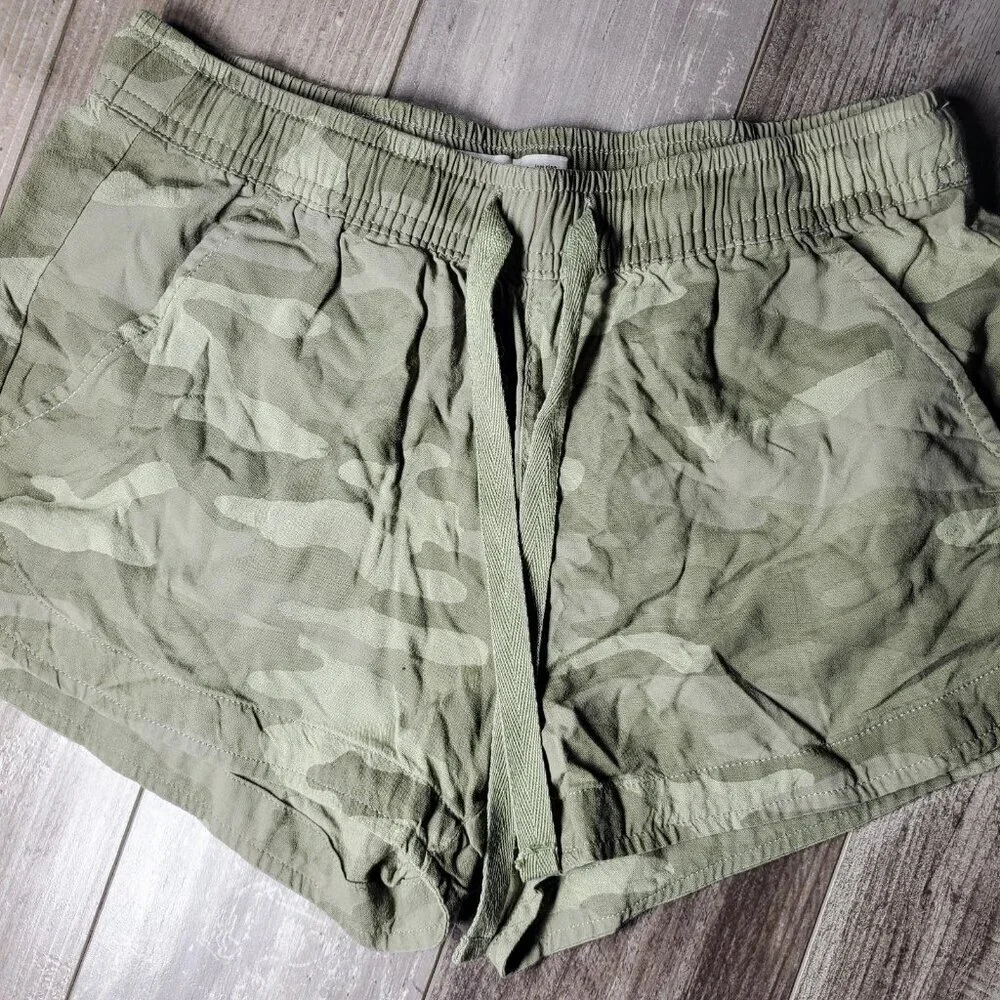 SO Camouflage 100% Rayon Elastic Waist Drawstring Shorts with Pockets XS NWOT